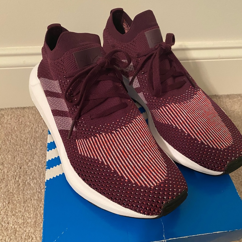 Adidas Tennis Shoes